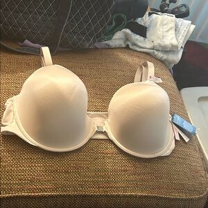 Victoria’s Secret magnetic front closure bra.